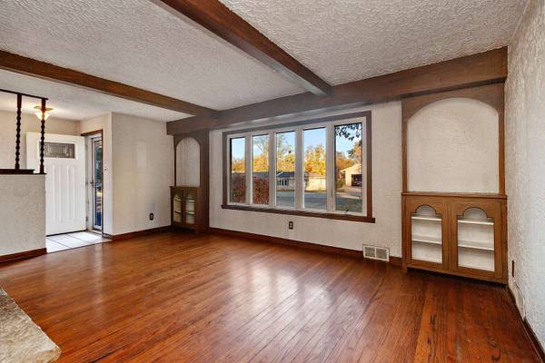 2N110 Linda LN, Carol Stream, IL 60188