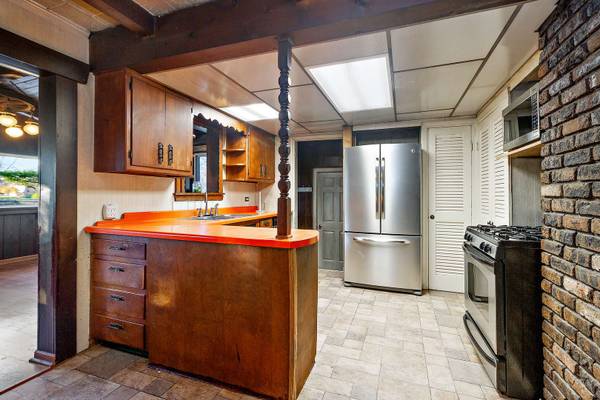 2N110 Linda LN, Carol Stream, IL 60188