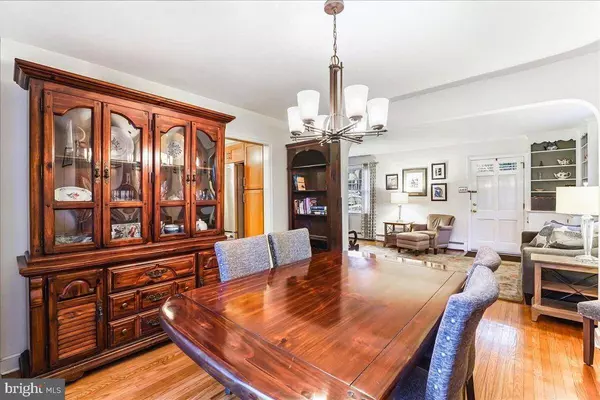 8006 ALBION ST, Philadelphia, PA 19136