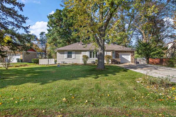 2N110 Linda LN, Carol Stream, IL 60188