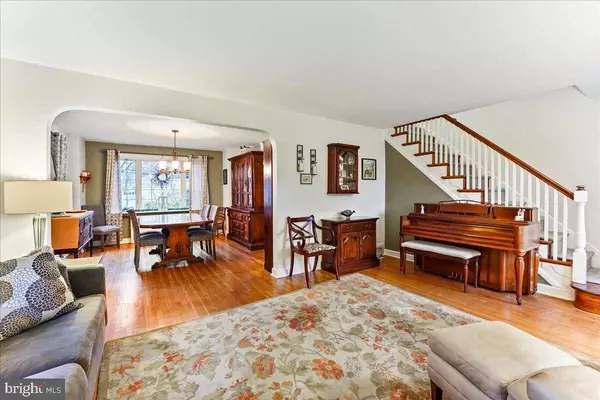 8006 ALBION ST, Philadelphia, PA 19136