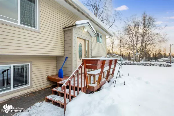 17956 Tonsina CT, Eagle River, AK 99577