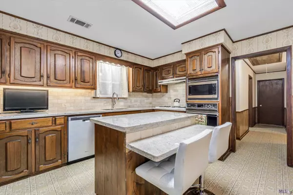 34973 OAK PLACE DR, Denham Springs, LA 70706