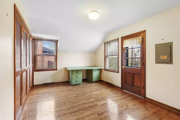 614 Dauphine AVE, Northbrook, IL 60062