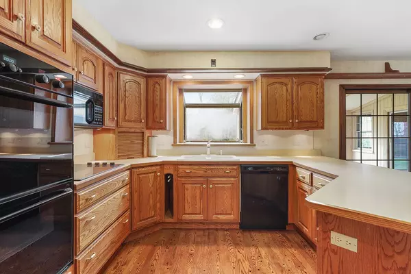 614 Dauphine AVE, Northbrook, IL 60062