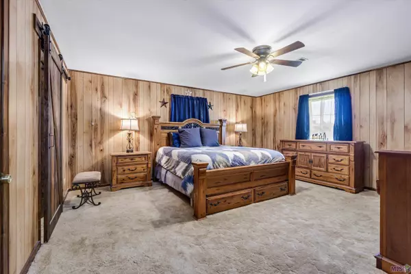 34973 OAK PLACE DR, Denham Springs, LA 70706