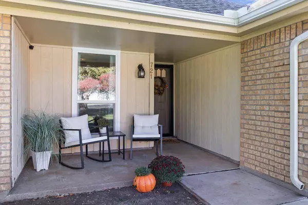 721 Daniels Drive, Crowley, TX 76036