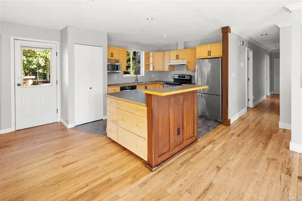 2139 Maple Ave N, Sooke, BC V9Z 0M8