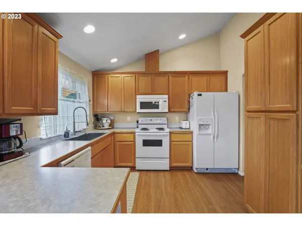 6057 MONDAVI LN, Eugene, OR 97402