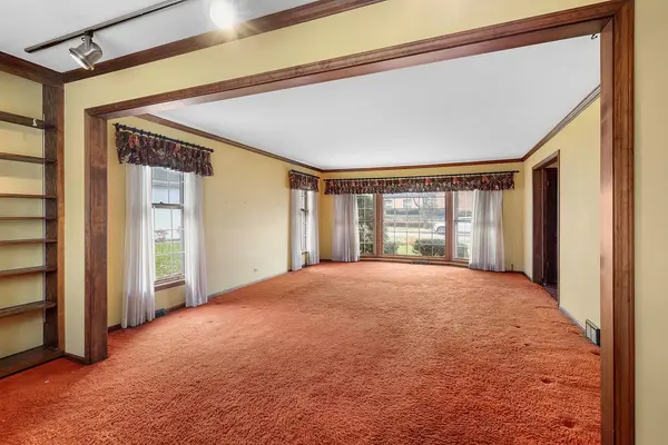 614 Dauphine AVE, Northbrook, IL 60062