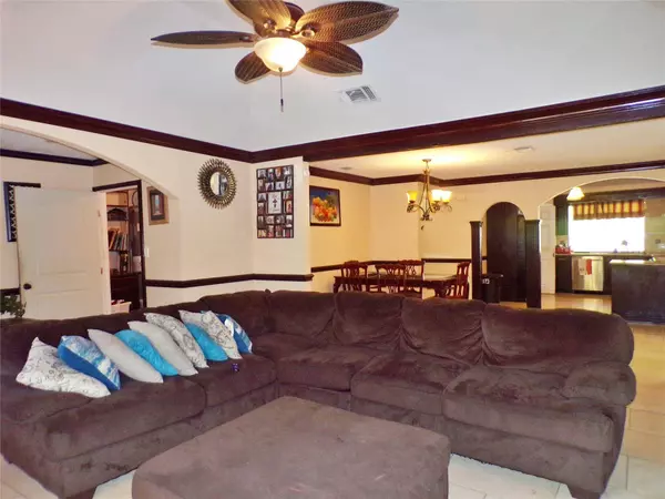 5906 Lakey Drive, Arlington, TX 76018