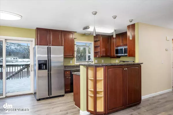 17956 Tonsina CT, Eagle River, AK 99577