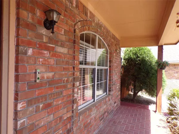 5906 Lakey Drive, Arlington, TX 76018