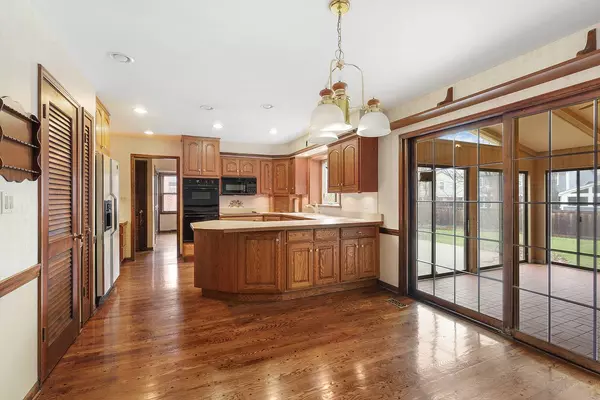 614 Dauphine AVE, Northbrook, IL 60062