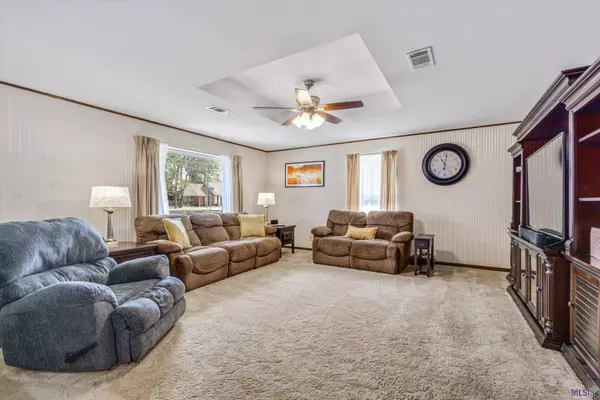 34973 OAK PLACE DR, Denham Springs, LA 70706