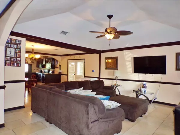 5906 Lakey Drive, Arlington, TX 76018