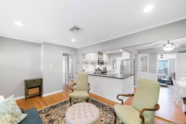 127 MEADOWLANE DR, San Antonio, TX 78209-4707