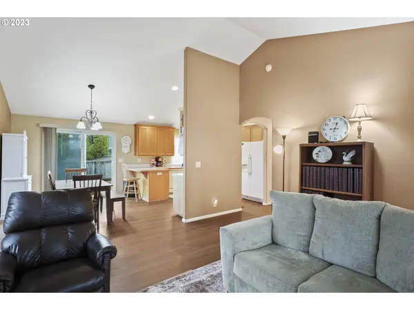 6057 MONDAVI LN, Eugene, OR 97402