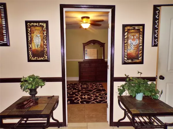 5906 Lakey Drive, Arlington, TX 76018