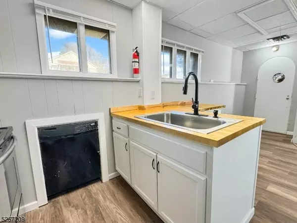 1052 Logan St, Phillipsburg Town, NJ 08865