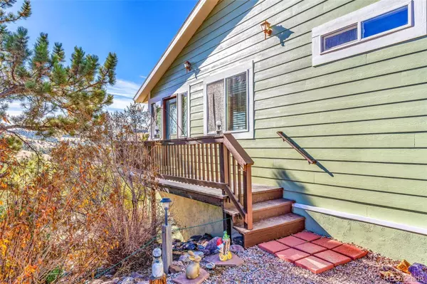 30 Green Meadow LN, Canon City, CO 81212