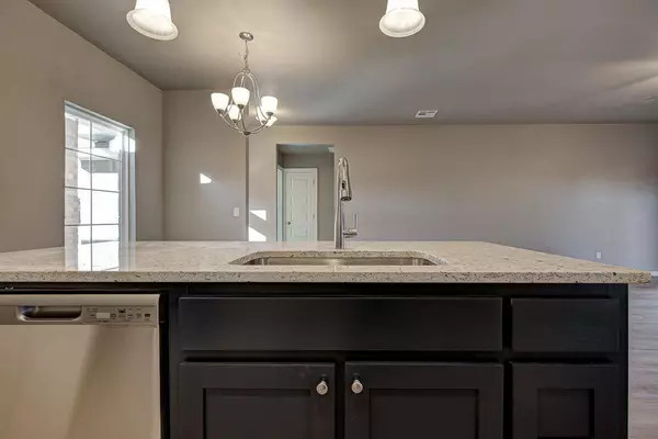 4510 Sandhill Dr, Enid, OK 73703