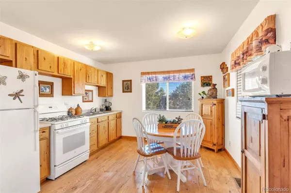 30 Green Meadow LN, Canon City, CO 81212