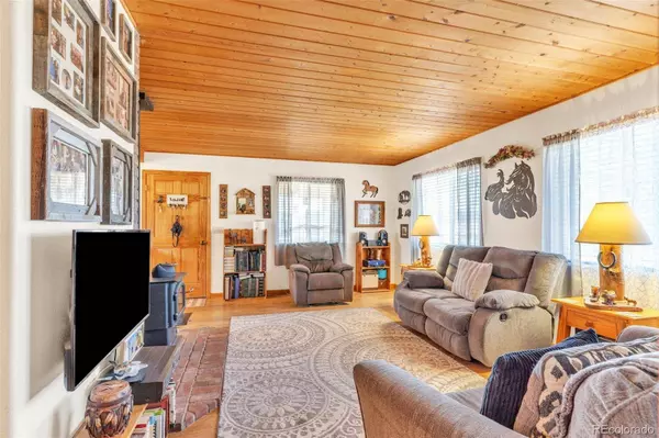 30 Green Meadow LN, Canon City, CO 81212