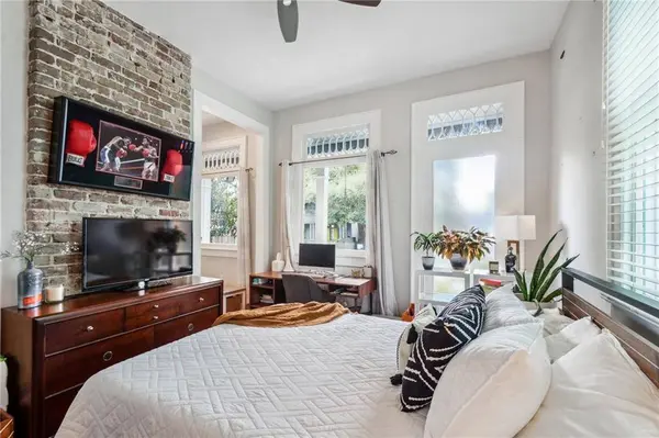 1933 CAMBRONNE ST, New Orleans, LA 70118