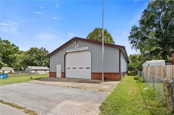 190 Smith Street, Pea Ridge, AR 72751