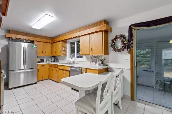 2001 Stoner AVE NE, Massillon, OH 44646