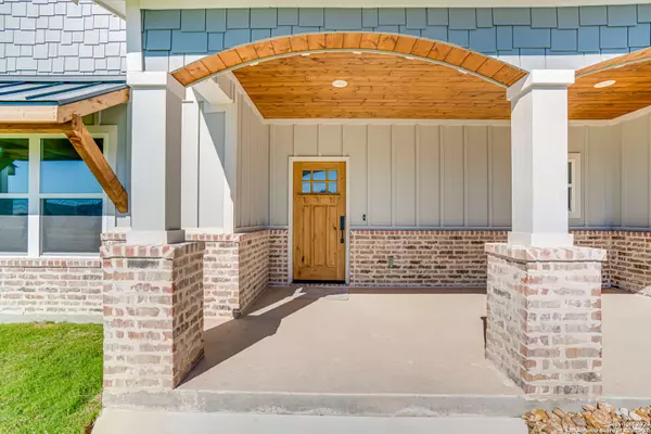 331 CENTURY OAKS DR, Seguin, TX 78155-2799