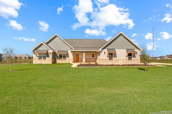 331 CENTURY OAKS DR, Seguin, TX 78155-2799