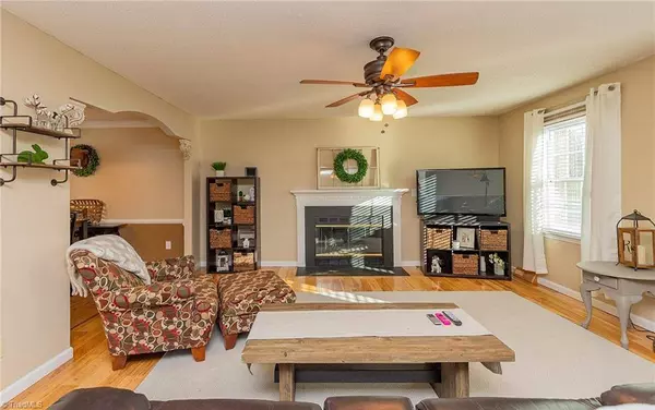 398 Arnold RD, Lexington, NC 27295