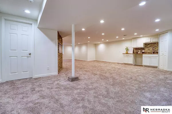 2700 S 35th Street, Lincoln, NE 68506