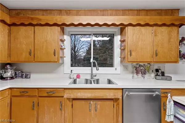 2001 Stoner AVE NE, Massillon, OH 44646