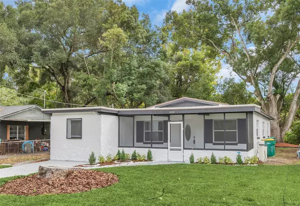 1624 E PINE AVE, Mount Dora, FL 32757