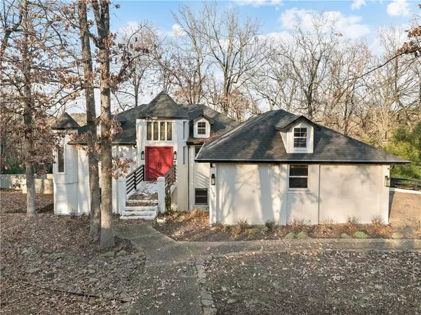 1280 E Columbus Boulevard, Fayetteville, AR 72701