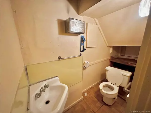 206 Burnside Avenue, East Hartford, CT 06108