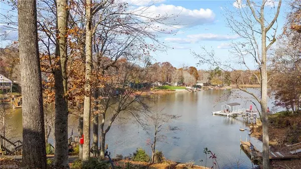 830 Lake Drive 9, Lexington, NC 27292