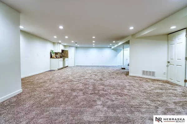 2700 S 35th Street, Lincoln, NE 68506