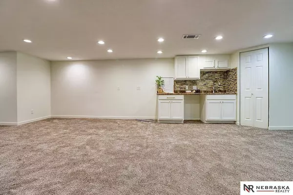 2700 S 35th Street, Lincoln, NE 68506