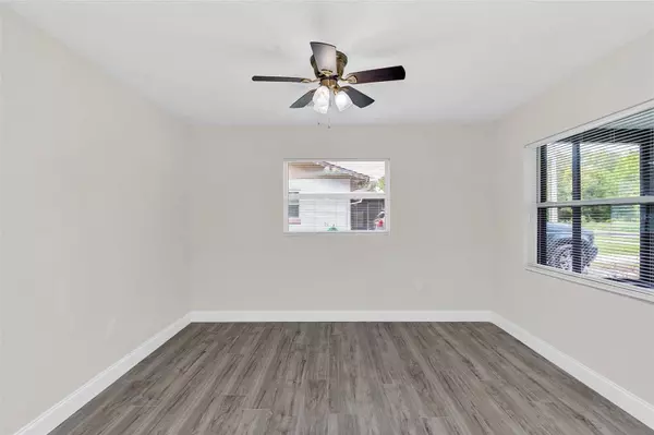 1624 E PINE AVE, Mount Dora, FL 32757