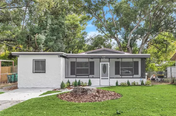 1624 E PINE AVE, Mount Dora, FL 32757