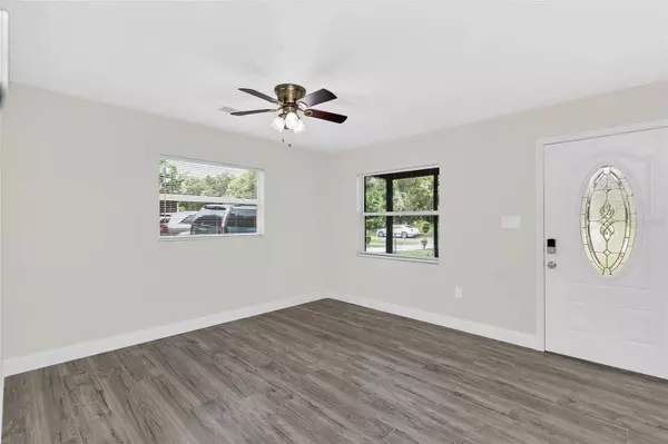 1624 E PINE AVE, Mount Dora, FL 32757