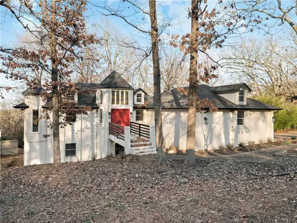 1280 E Columbus Boulevard, Fayetteville, AR 72701