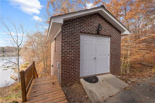 830 Lake Drive 9, Lexington, NC 27292