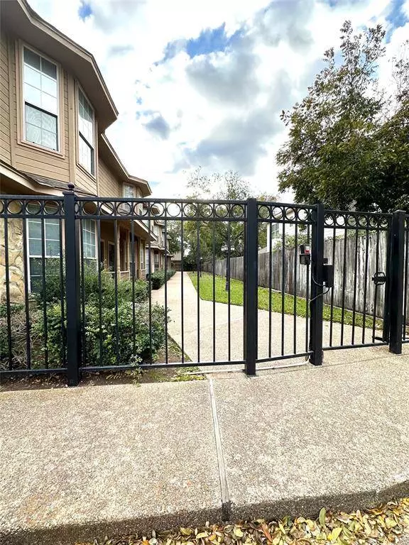 2009 S 10th ST #2, Waco, TX 76706