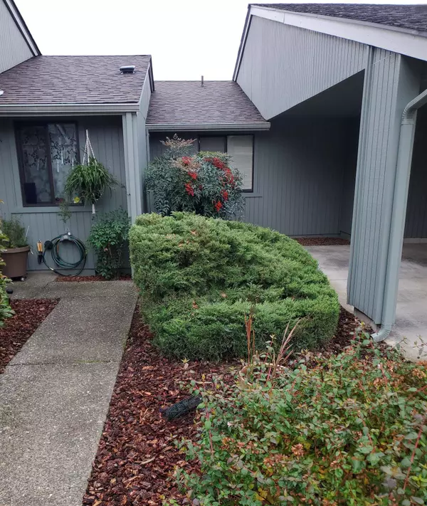 1129 SE Excalibur Dr, Grants Pass, OR 97526