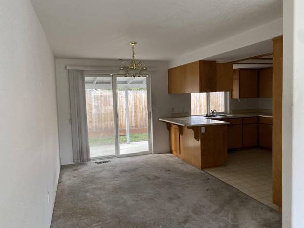 1560 Toralon Dr, Medford, OR 97501